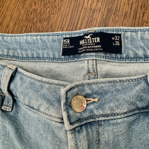 HOLLISTER Low Rise Boyfriend Light Wash Distressed Women’s Jeans Size 32” Waist - Picture 8 of 10